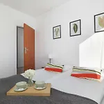 Functional & Cozy With Balcony And Workspace By Renters קטוביץ