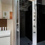 Functional & Cozy With Balcony And Workspace By Renters דירה *