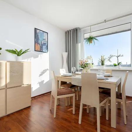 公寓 Functional & Cozy With Balcony And Workspace By Renters 卡托维兹