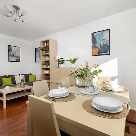 Functional & Cozy With Balcony And Workspace By Renters Katowice