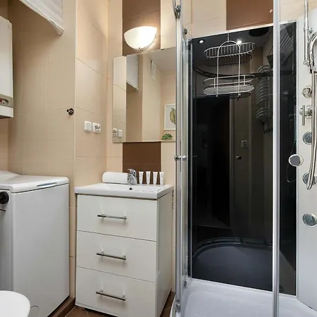 公寓 Functional & Cozy With Balcony And Workspace By Renters