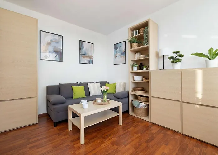 Functional & Cozy With Balcony And Workspace By Renters Κατοβίτσε