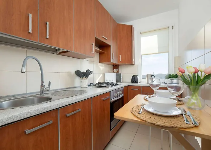 Functional & Cozy With Balcony And Workspace By Renters Κατοβίτσε