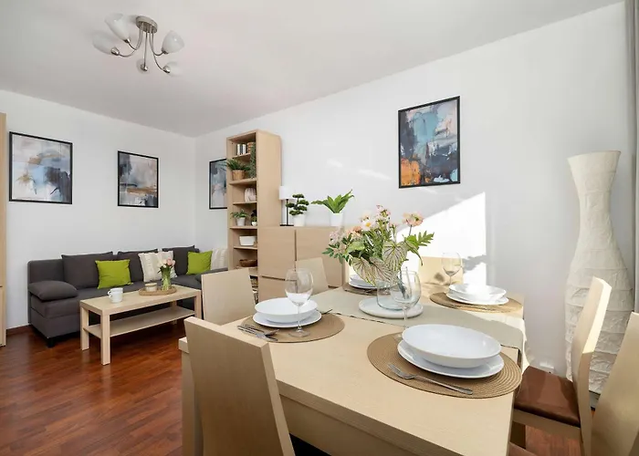 Functional & Cozy With Balcony And Workspace By Renters Katowice