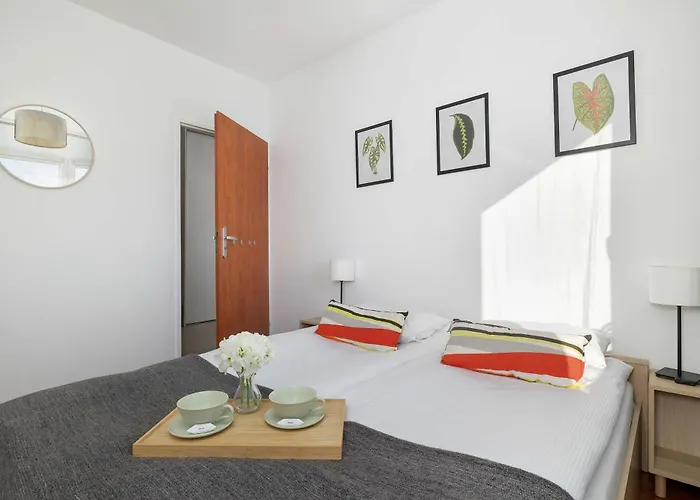 Functional & Cozy With Balcony And Workspace By Renters Κατοβίτσε