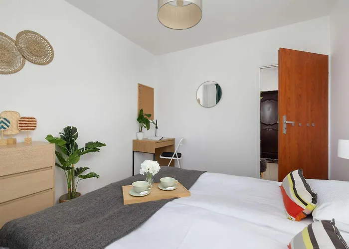 Functional & Cozy With Balcony And Workspace By Renters Apartament Katowice