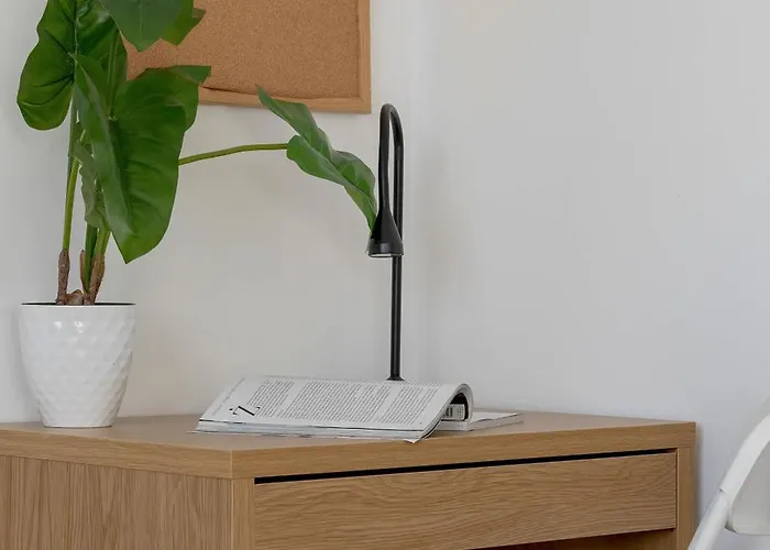 Functional & Cozy With Balcony And Workspace By Renters Διαμέρισμα *